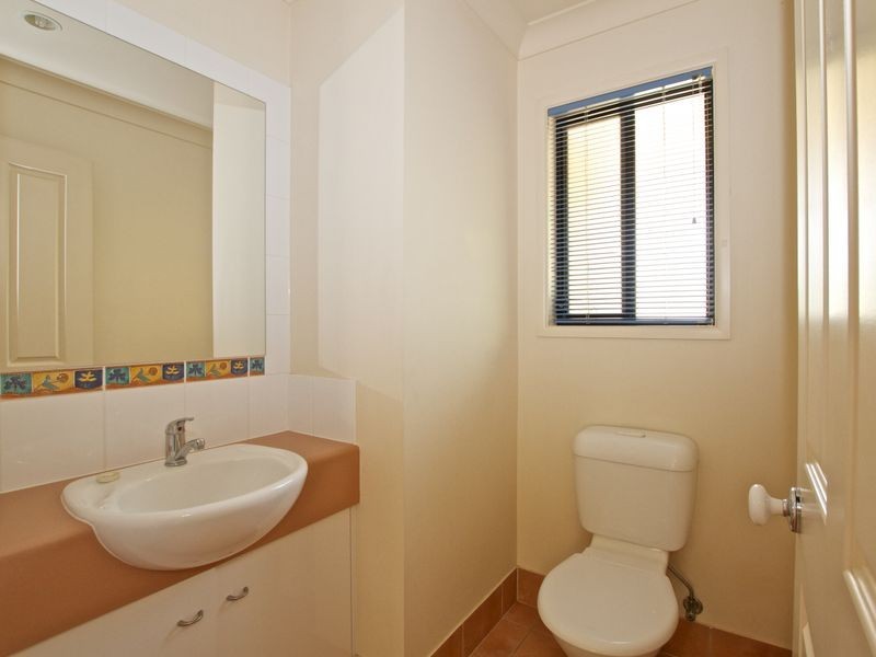 42 Riverwood Drive, Ashmore QLD 4214