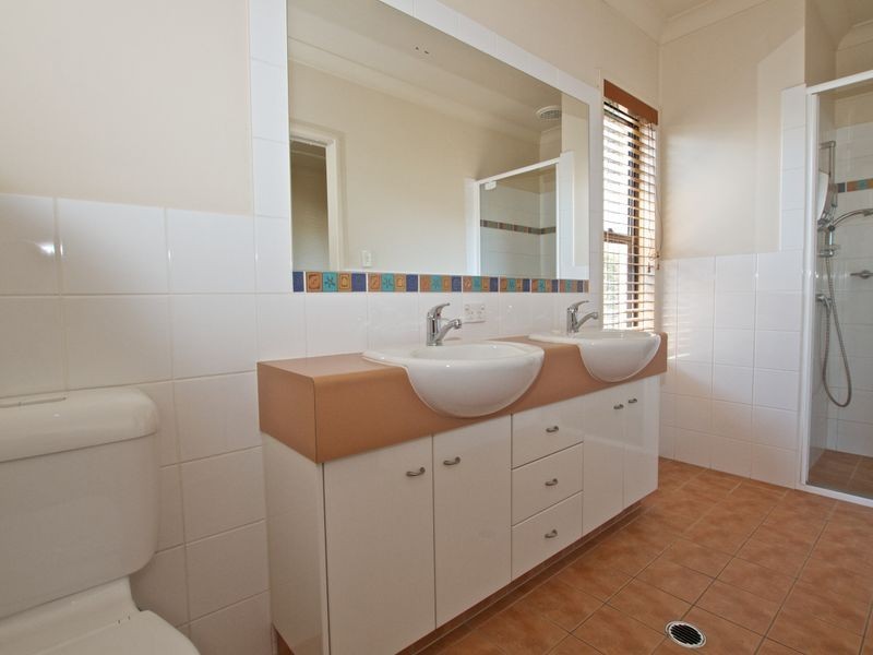 42 Riverwood Drive, Ashmore QLD 4214