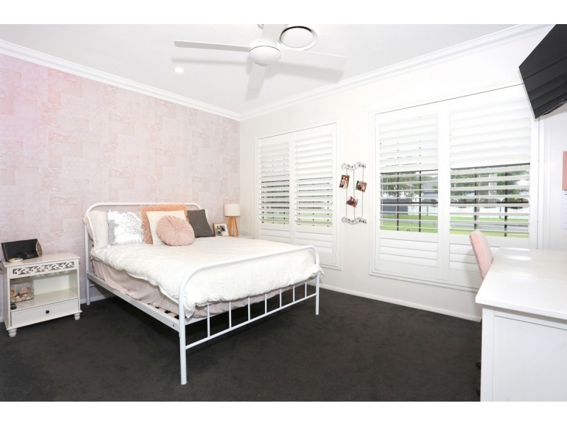 38 Mountain View Crest, Mount Nathan QLD 4211