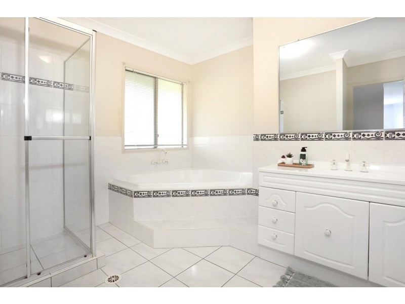 38 Mountain View Crest, Mount Nathan QLD 4211