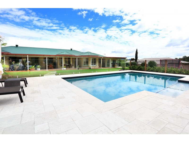 38 Mountain View Crest, Mount Nathan QLD 4211