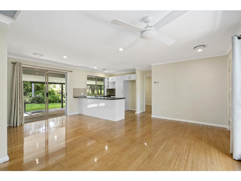 10 Bernadette Place, Highland Park QLD 4211