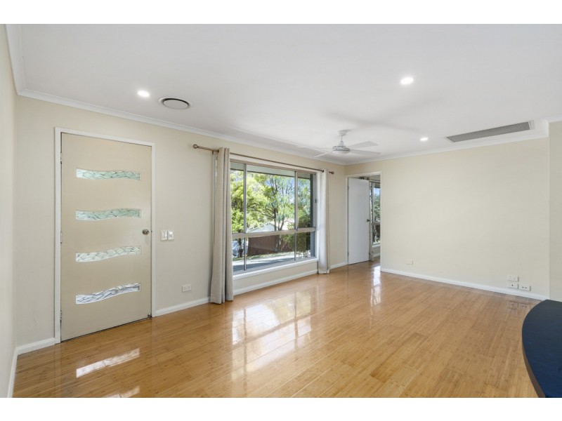 10 Bernadette Place, Highland Park QLD 4211