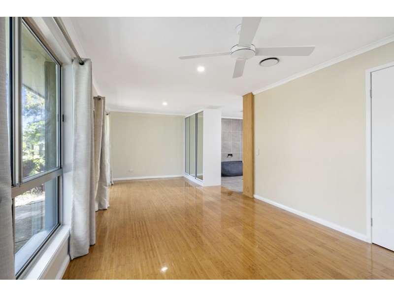 10 Bernadette Place, Highland Park QLD 4211