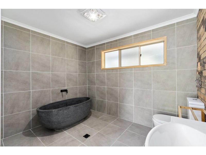 10 Bernadette Place, Highland Park QLD 4211