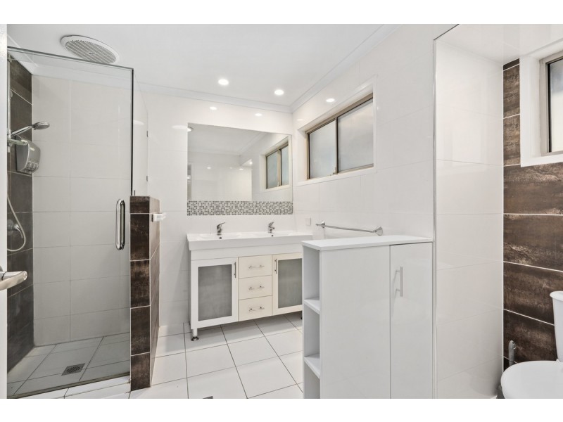 10 Bernadette Place, Highland Park QLD 4211