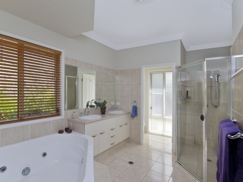 41 Howard Hughes Court, Maudsland QLD 4210