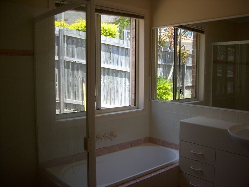 30a Aberdeen Court, Highland Park QLD 4211