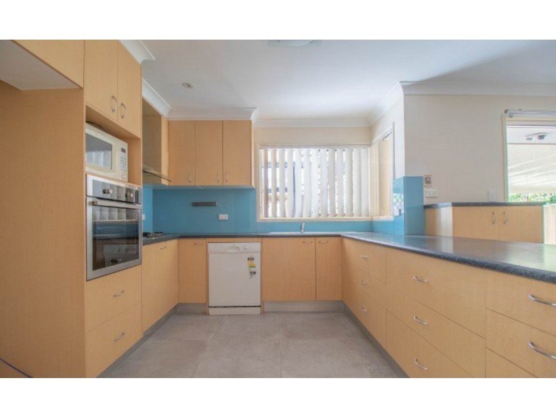 38 Eileen Avenue, Southport QLD 4215