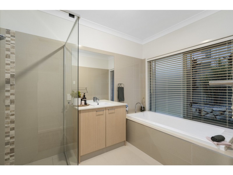 5 Ridgeline Way, Highland Park QLD 4211