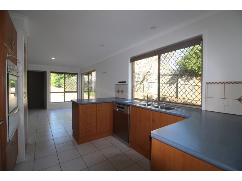 16 Leesa Court, Highland Park QLD 4211