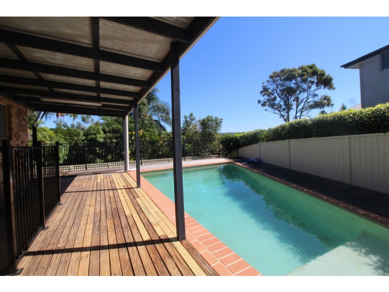 16 Leesa Court, Highland Park QLD 4211