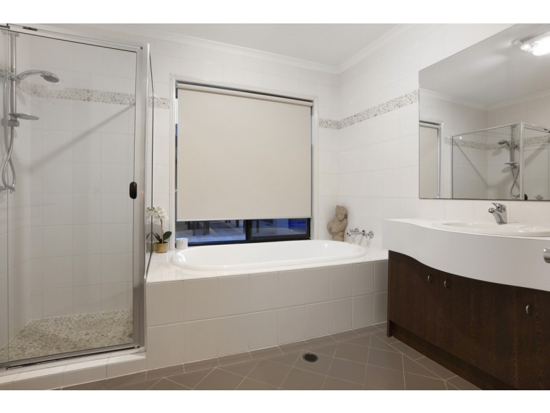 15 Redgum Place, Molendinar QLD 4214