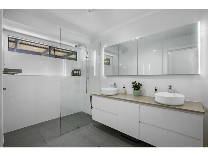 25 Lytham Court, Highland Park QLD 4211