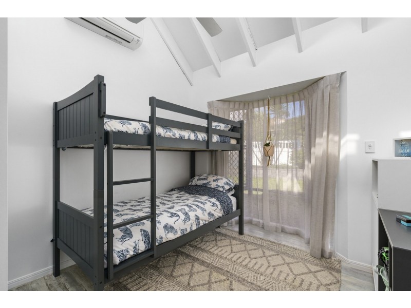 25 Lytham Court, Highland Park QLD 4211