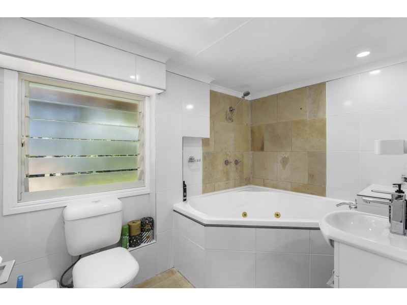 25 Lytham Court, Highland Park QLD 4211