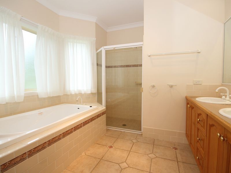 49 Birdlife Court, Nerang QLD 4211