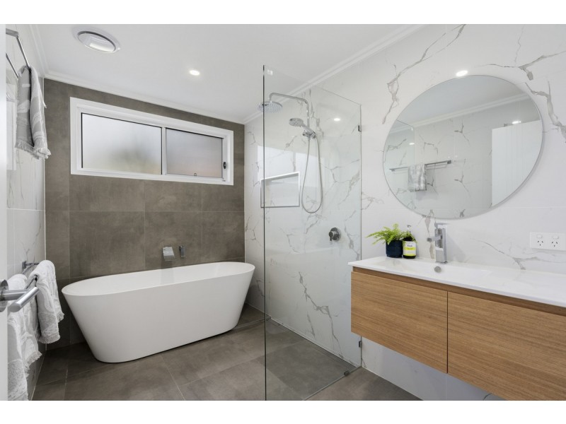 21 Woolmere Street, Carrara QLD 4211