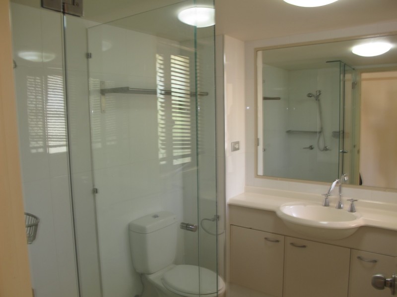 2/9 Stanhill Drive, Surfers Paradise QLD 4217