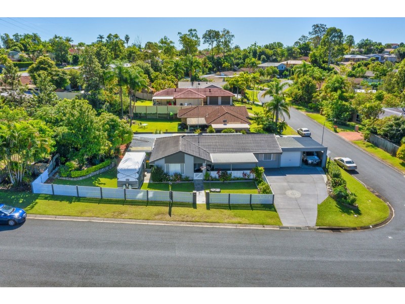 4 Kenneth Drive, Highland Park QLD 4211