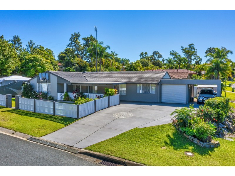 4 Kenneth Drive, Highland Park QLD 4211