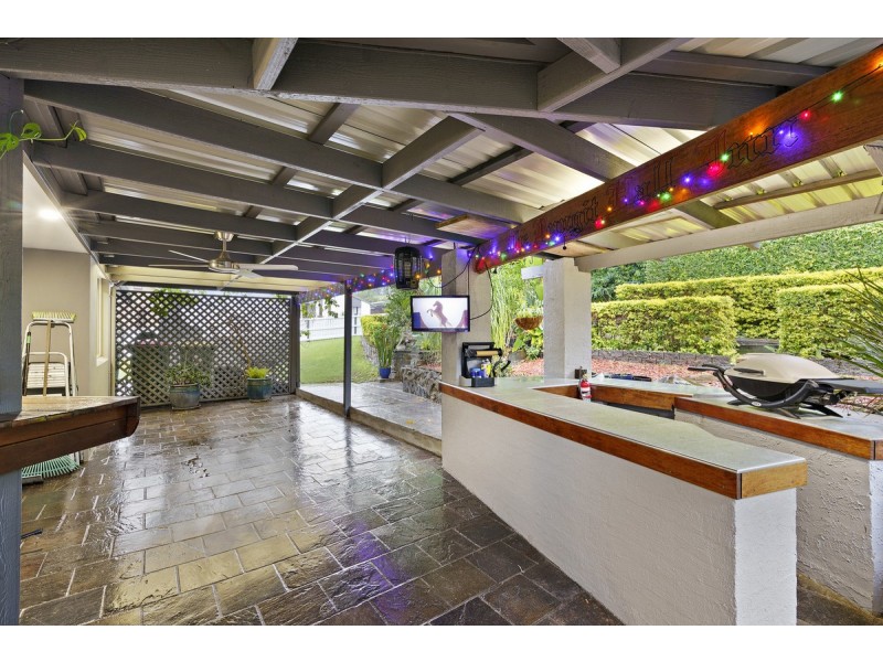 4 Kenneth Drive, Highland Park QLD 4211