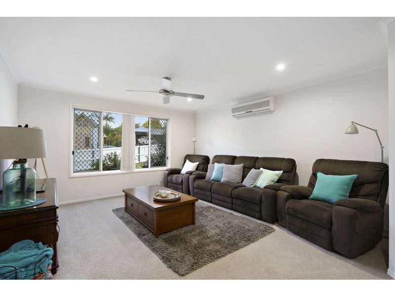 4 Kenneth Drive, Highland Park QLD 4211