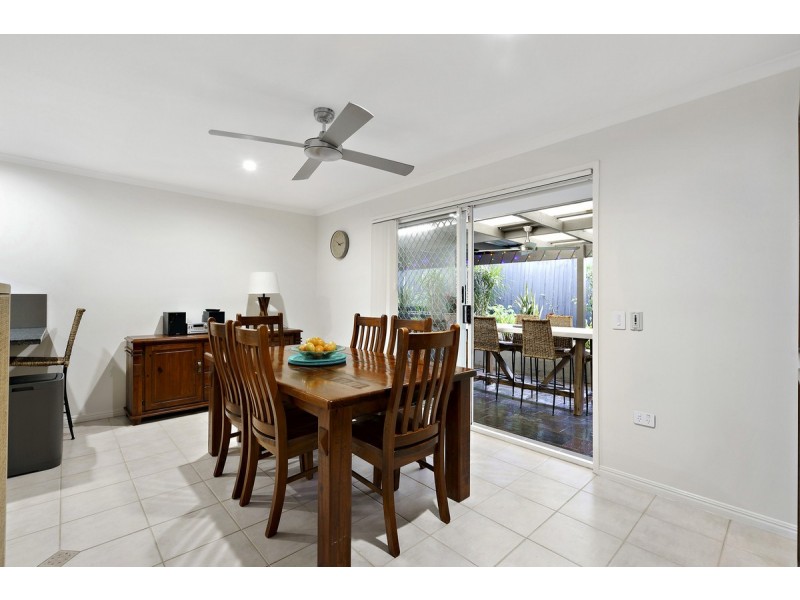 4 Kenneth Drive, Highland Park QLD 4211