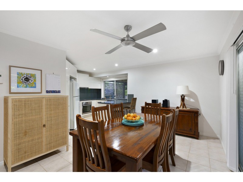 4 Kenneth Drive, Highland Park QLD 4211