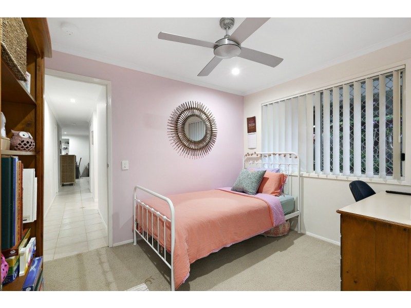 4 Kenneth Drive, Highland Park QLD 4211