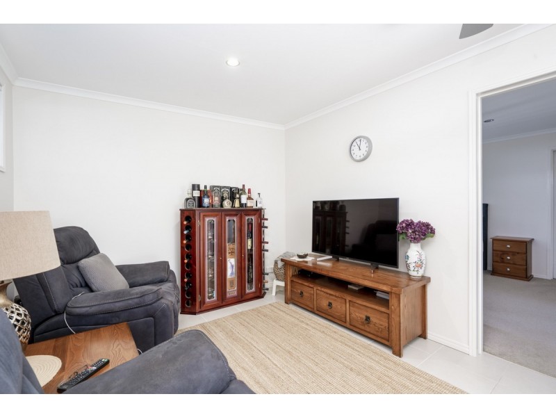 4 Kenneth Drive, Highland Park QLD 4211