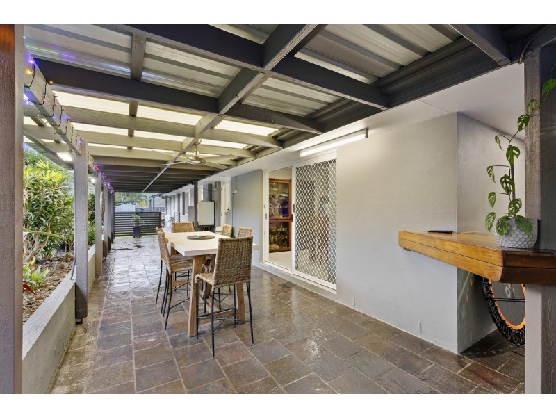 4 Kenneth Drive, Highland Park QLD 4211