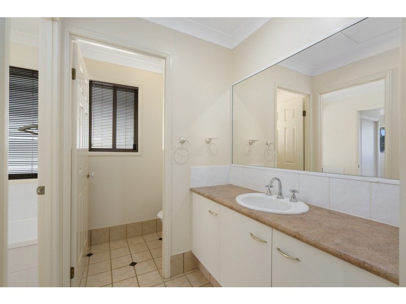 105 Armstrong Way, Highland Park QLD 4211