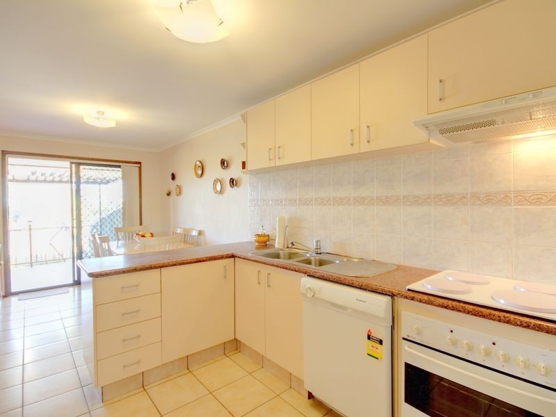 2/26 Gumbeel Court, Highland Park QLD 4211