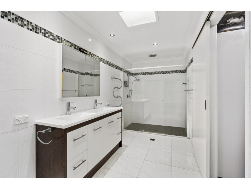 7 Forfar Court, Highland Park QLD 4211