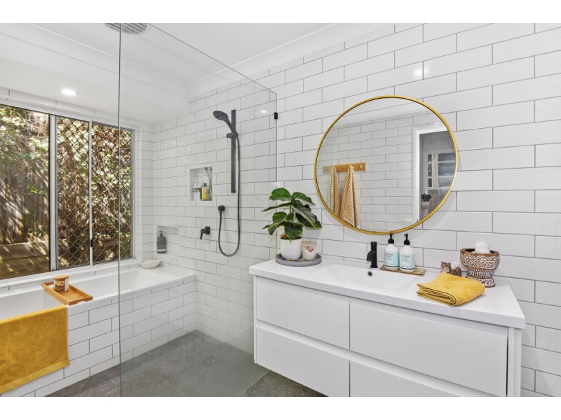 12 Foxhill Court, Carrara QLD 4211