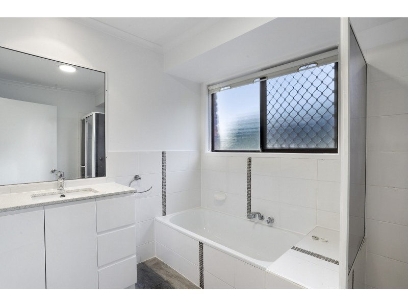 2/131 Cotlew Street, Ashmore QLD 4214