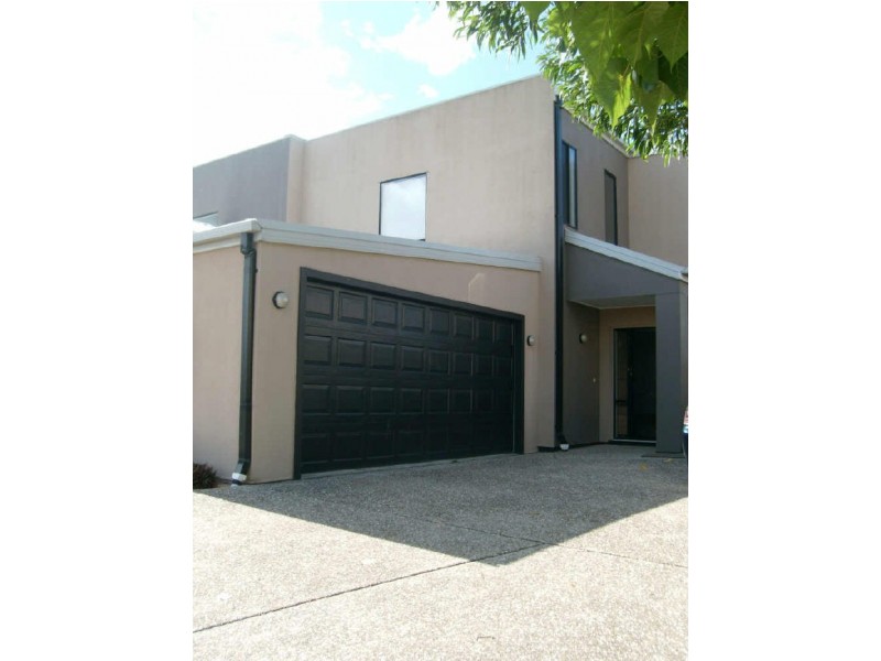 2/27 McRae Circuit, Pacific Pines QLD 4211