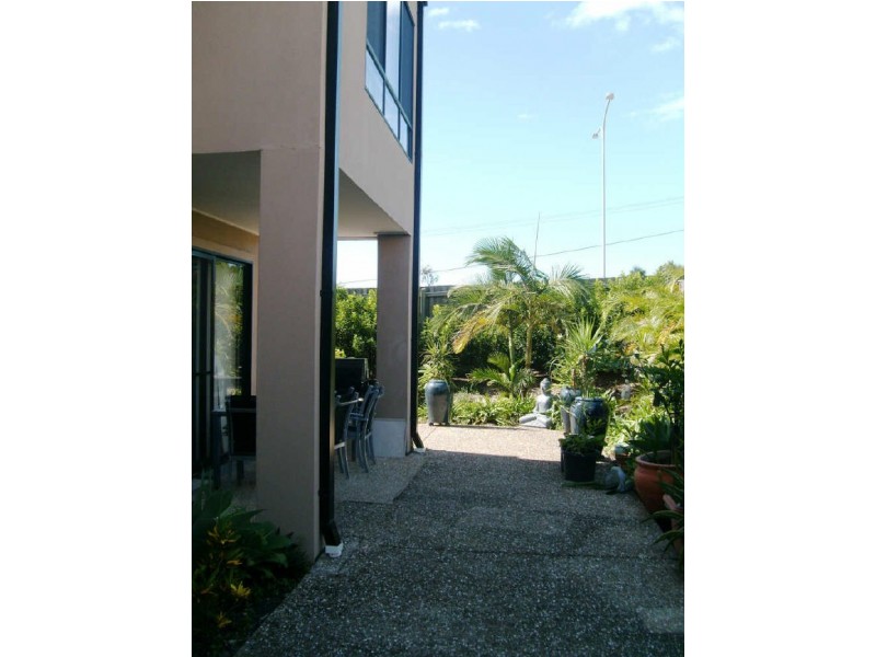 2/27 McRae Circuit, Pacific Pines QLD 4211