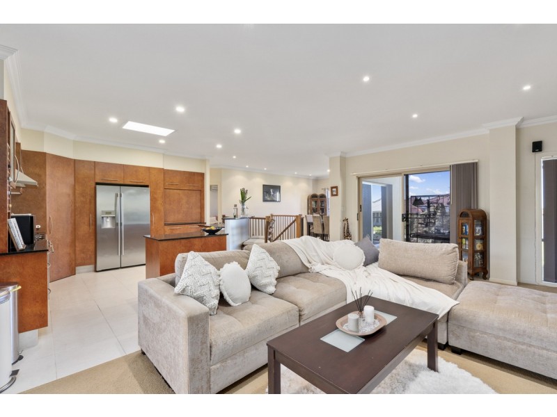 12 Ridgeline Way, Highland Park QLD 4211