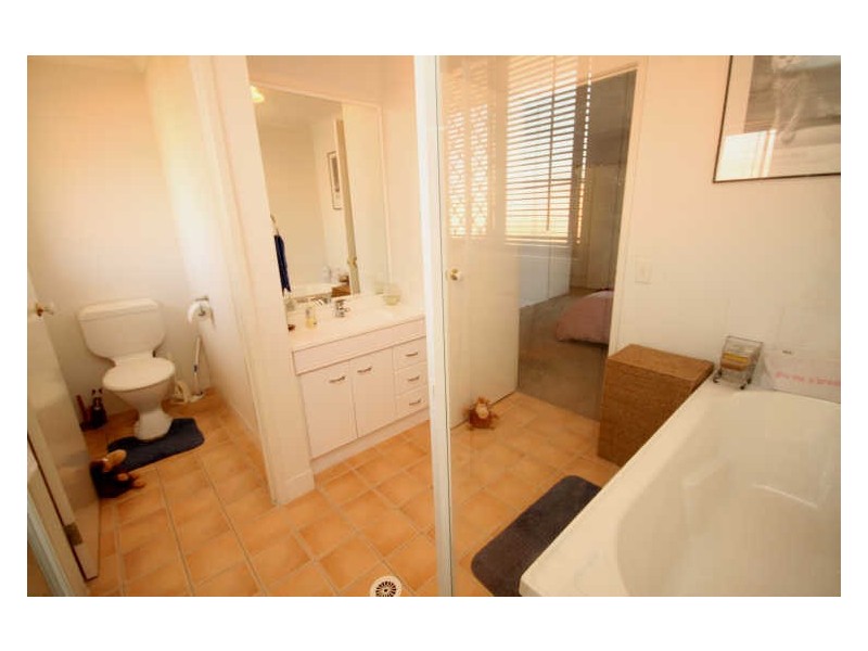 14 Zane Street, Molendinar QLD 4214