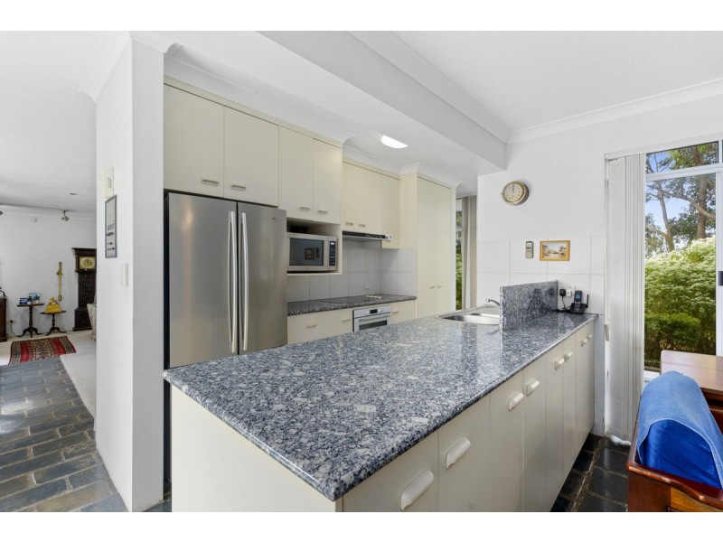 6 Binalong Drive, Ashmore QLD 4214