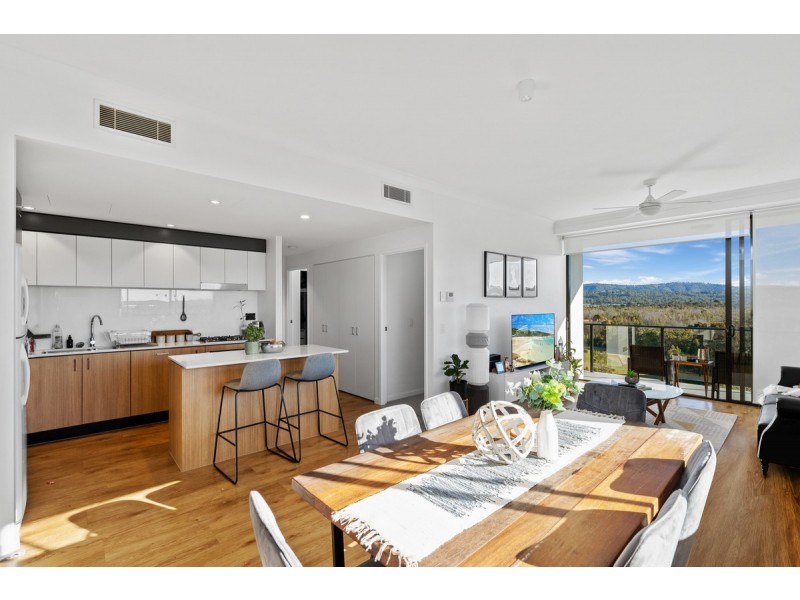 501/112 Palm Meadows Drive, Carrara QLD 4211
