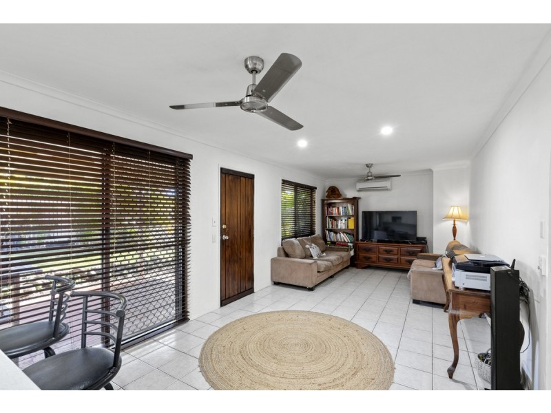 1/16 Gumbeel Court, Highland Park QLD 4211