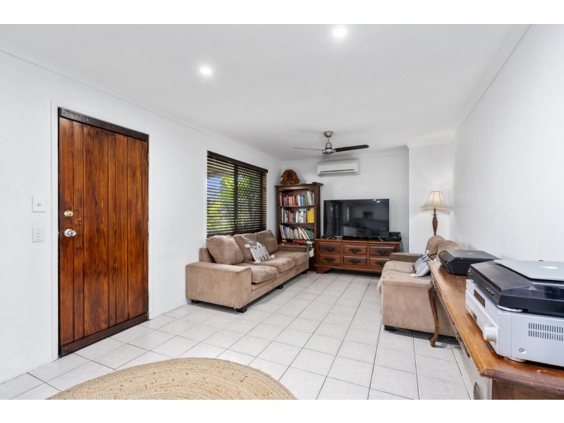 1/16 Gumbeel Court, Highland Park QLD 4211