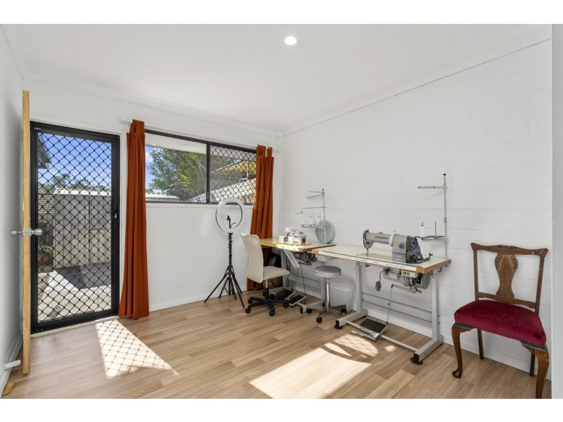 1/16 Gumbeel Court, Highland Park QLD 4211