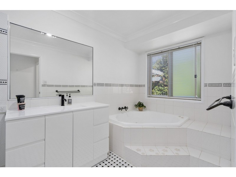 41 Hastings Crescent, Carrara QLD 4211