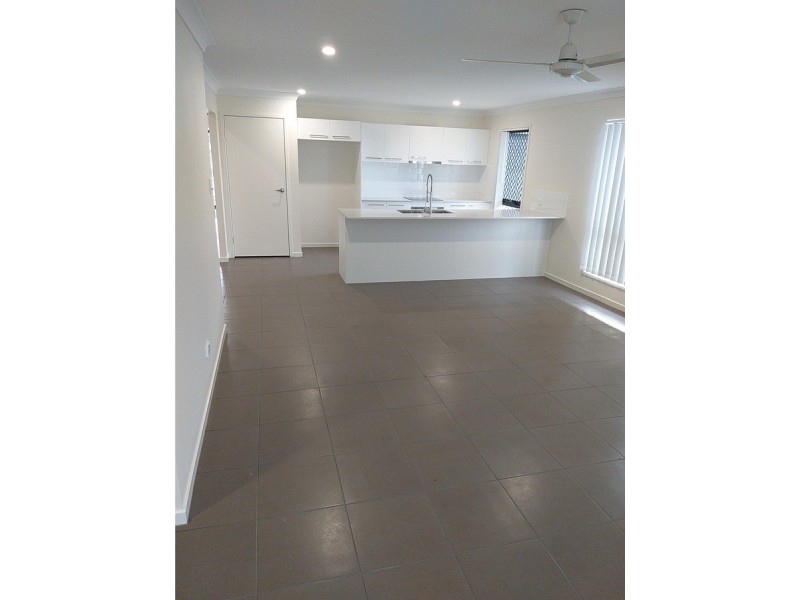 14 Macintyre Street, Holmview QLD 4207