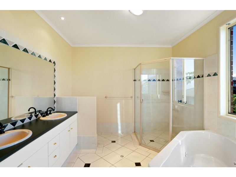 86 Armstrong Way, Highland Park QLD 4211