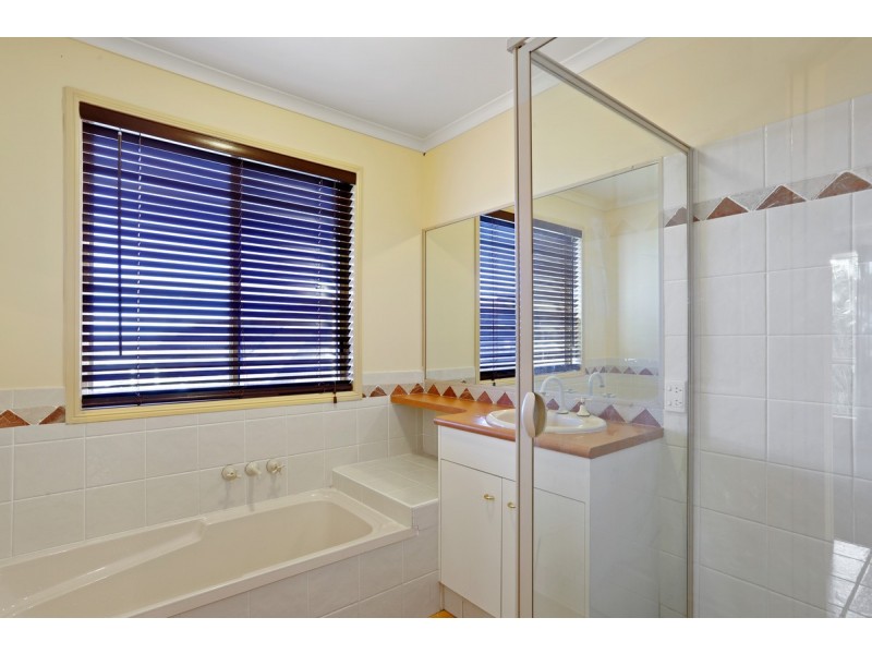 86 Armstrong Way, Highland Park QLD 4211